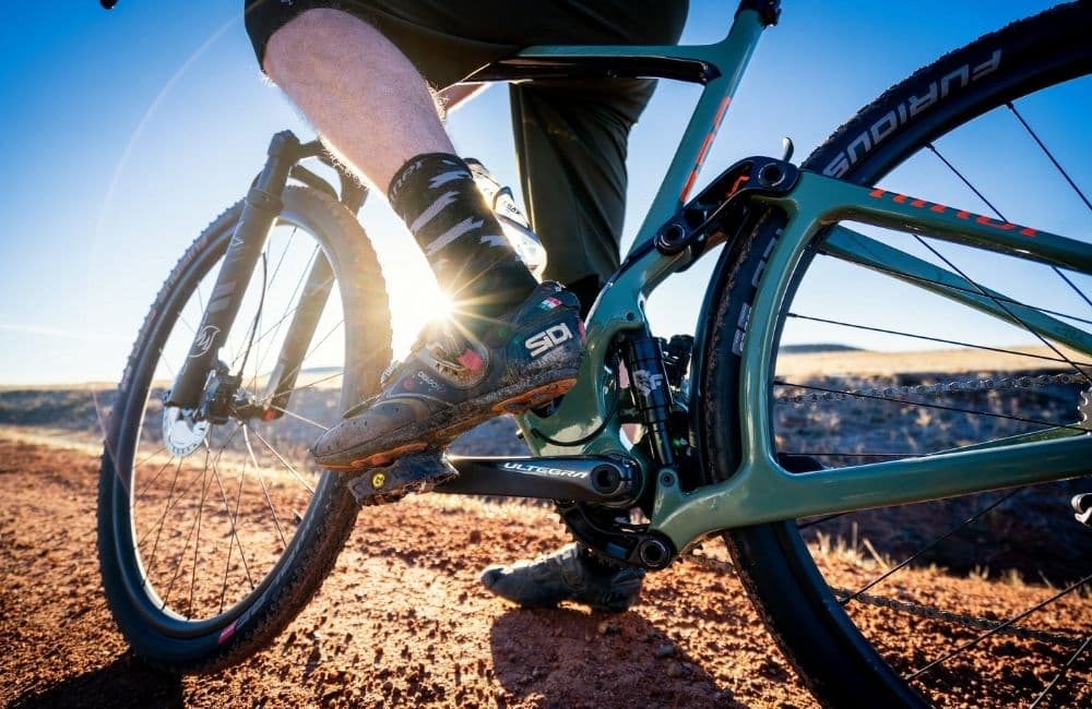 Are Bike Pedals Reverse Threaded?